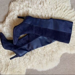 ❣️ Navy blue boots.